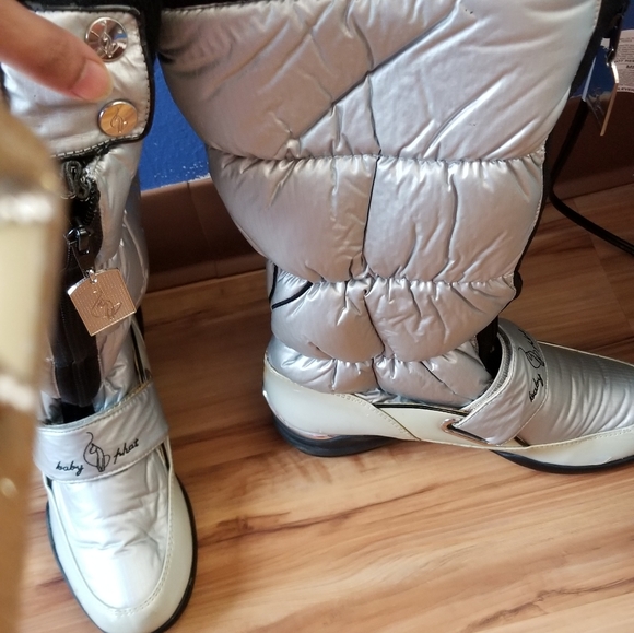 boots - Picture 2 of 3